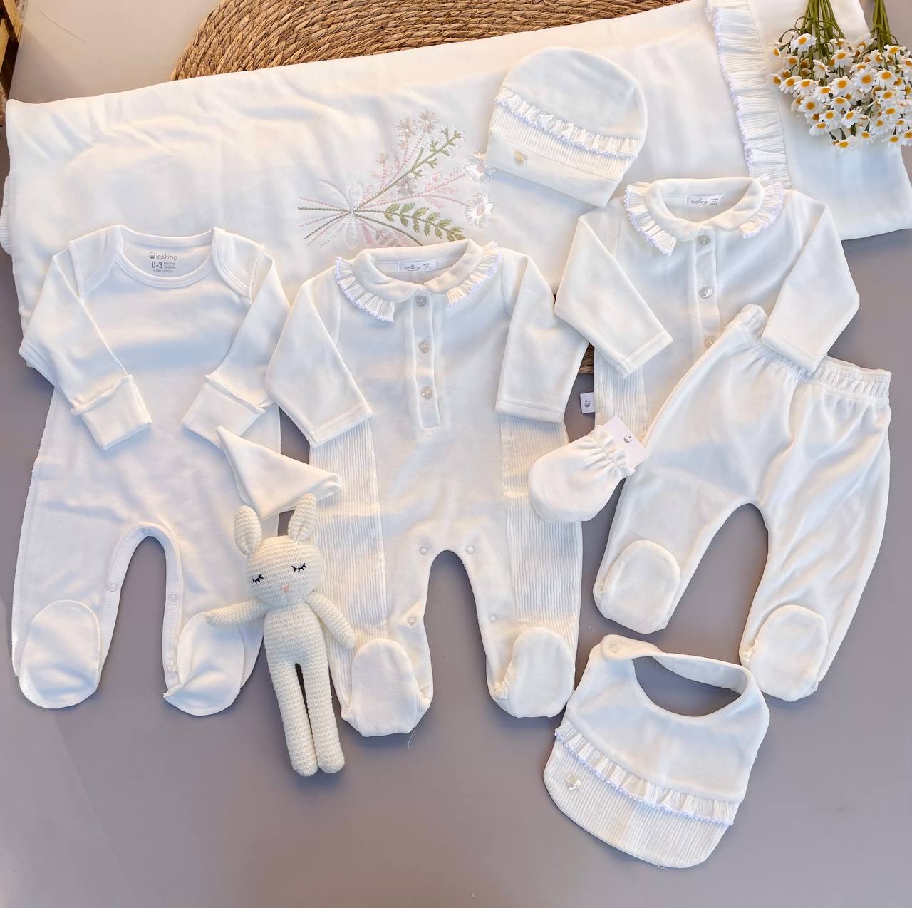 White Flowers Velvet Hospital Set 9 Pcs