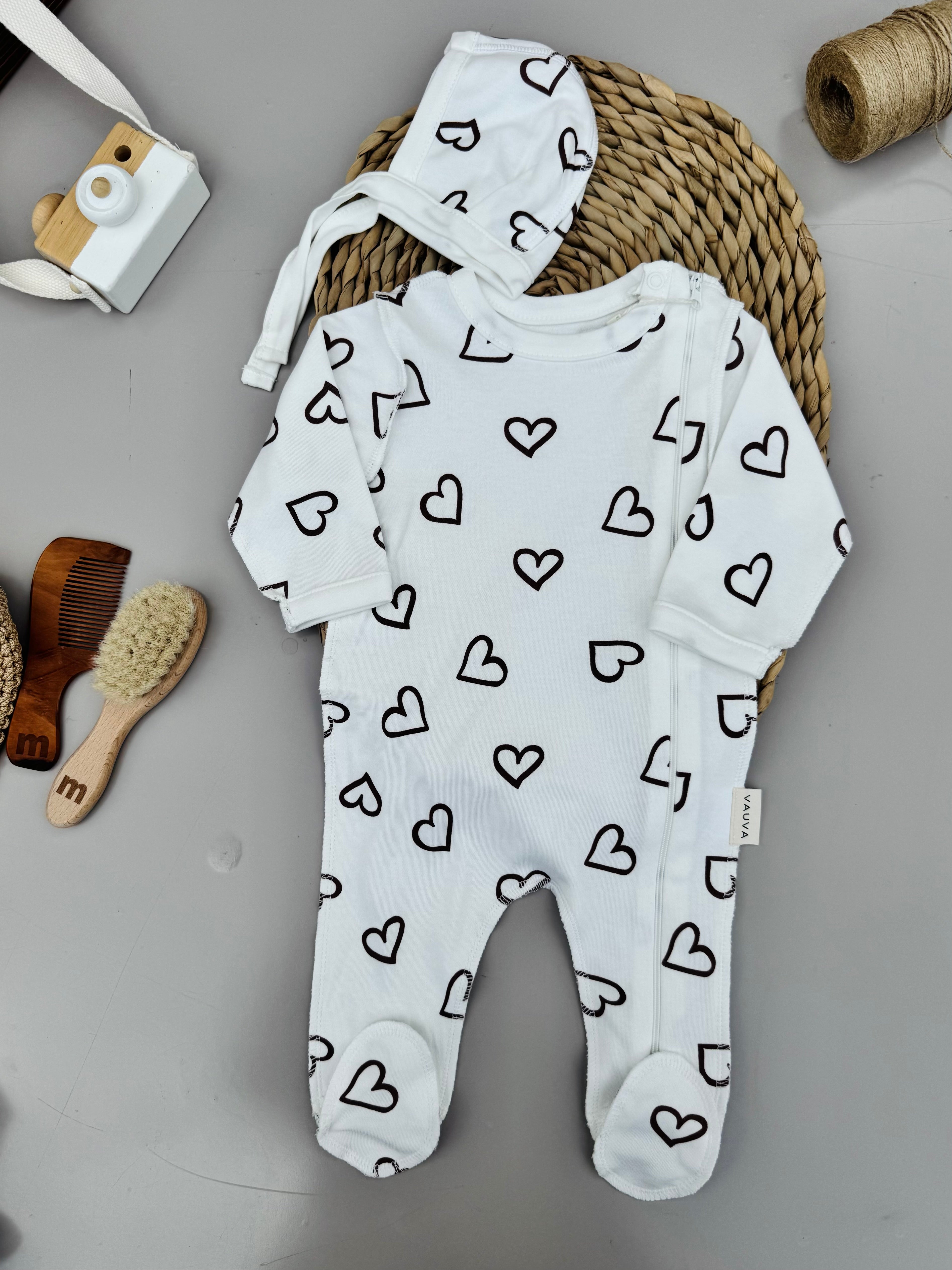 White heart cotton overall with hat (vauva)
