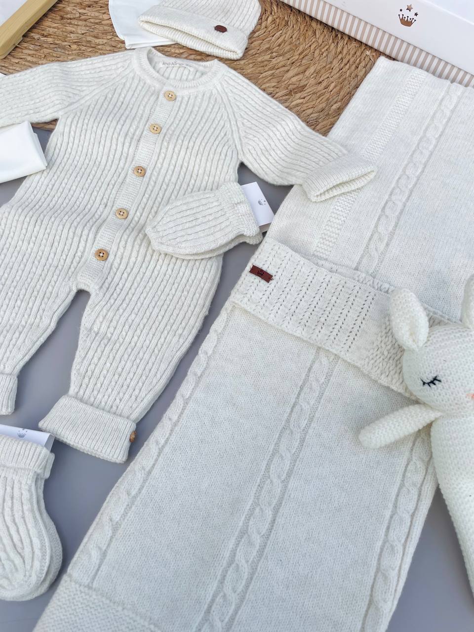 Off-White Wool 9 Pcs Hospital Set