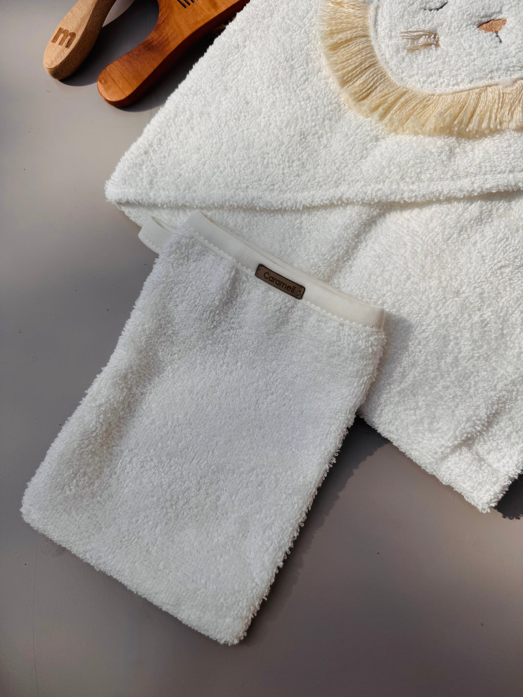 White Lion Caramell Bath Towel