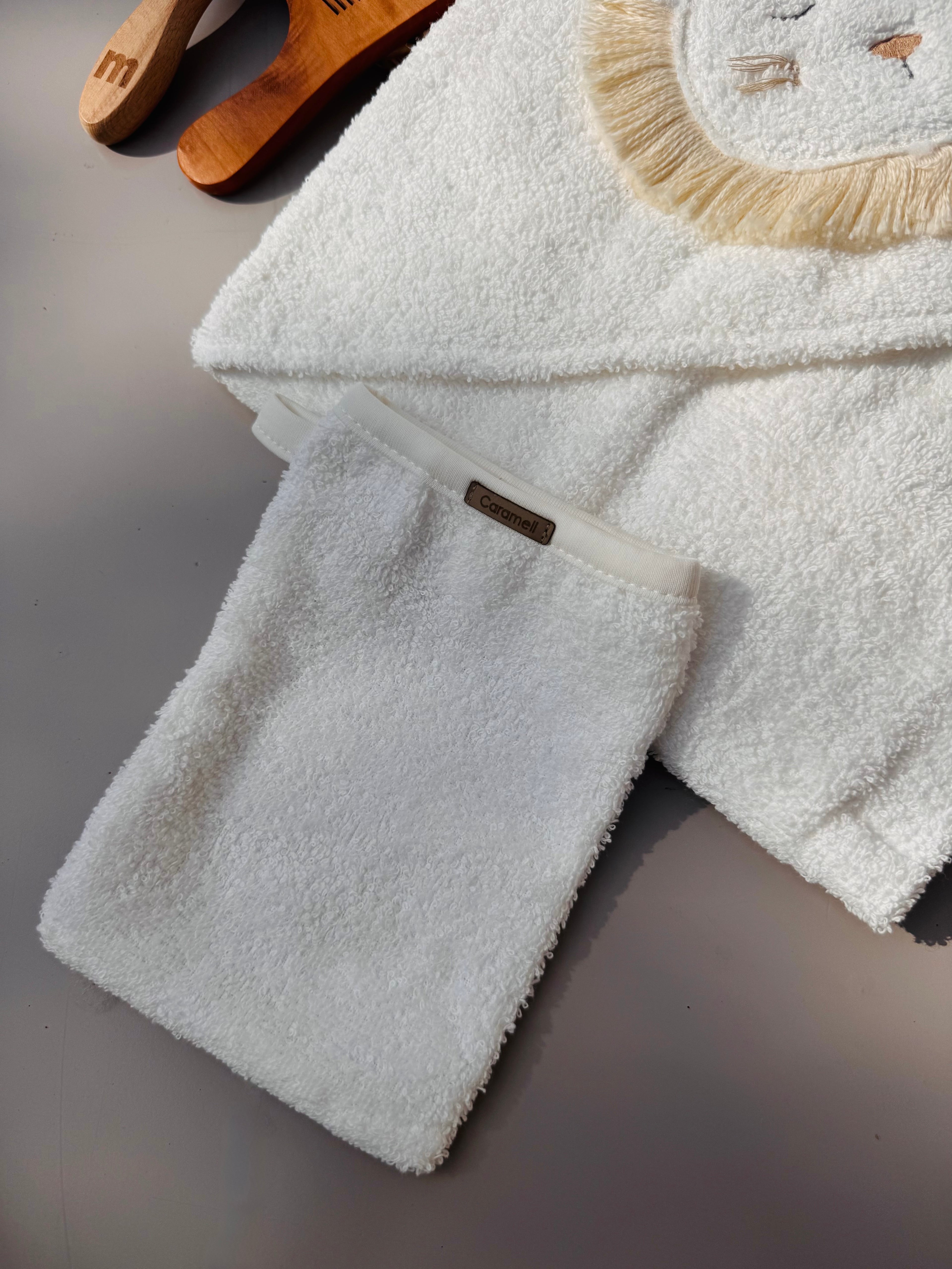 White Lion Caramell Bath Towel