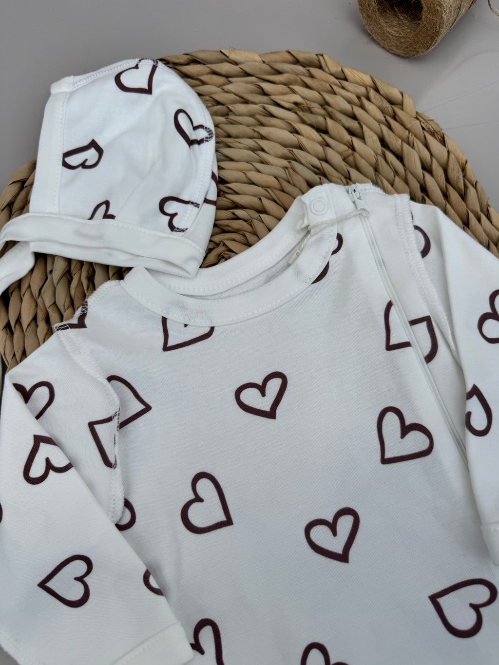 White heart cotton overall with hat (vauva)