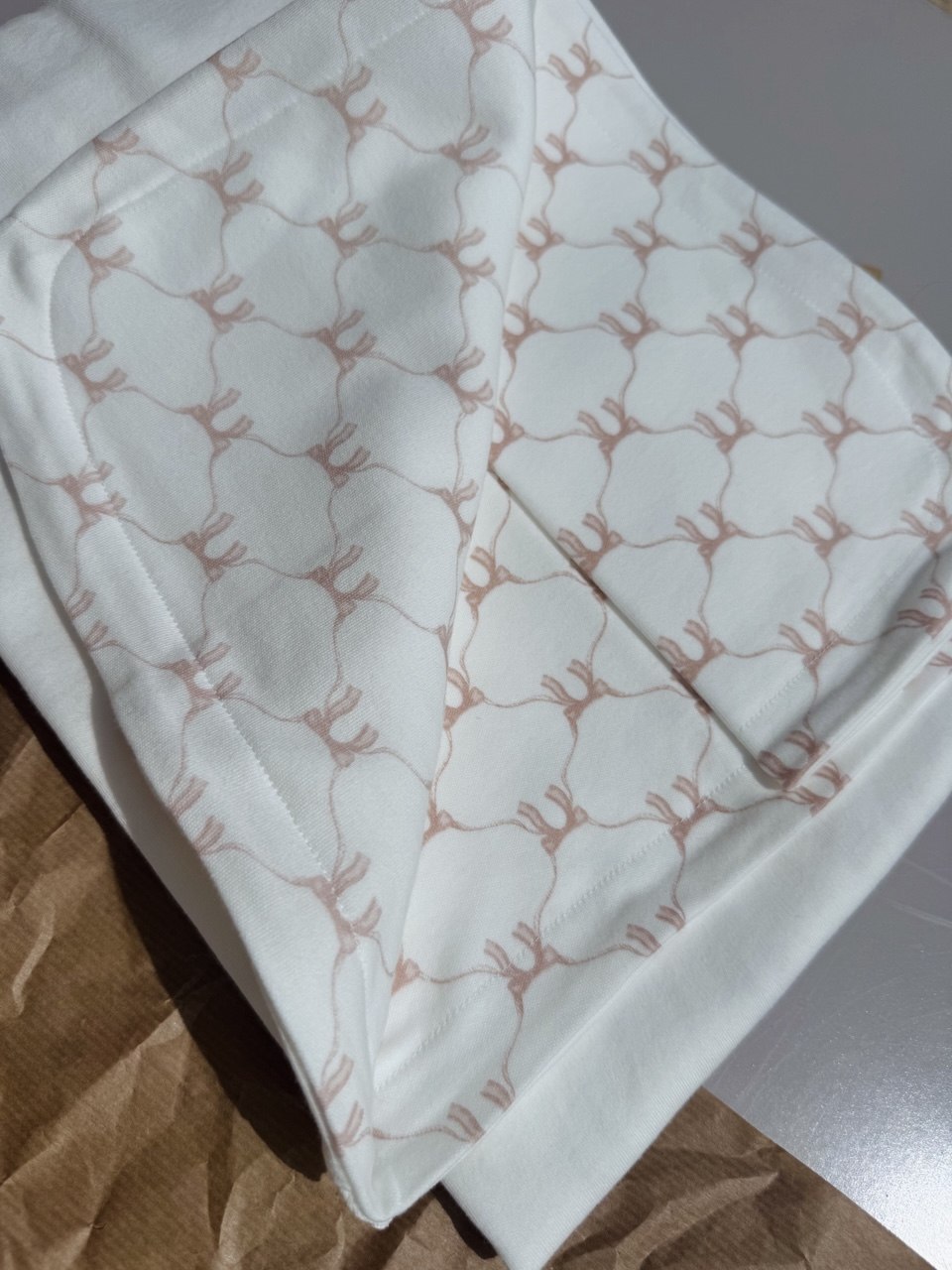 White And Pink Bows Blanket GOTS Certified
