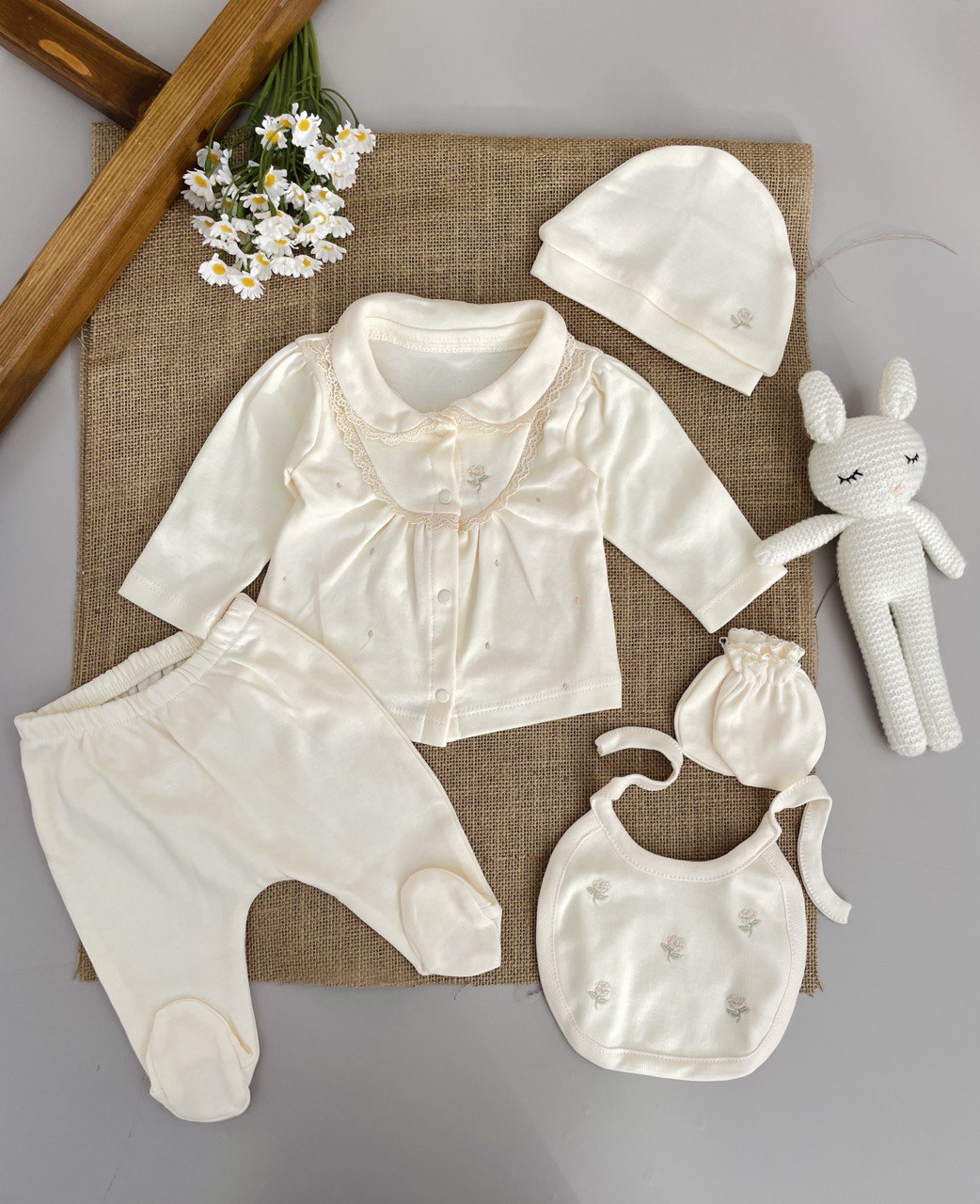 Beige Flowers 5 Pcs Set