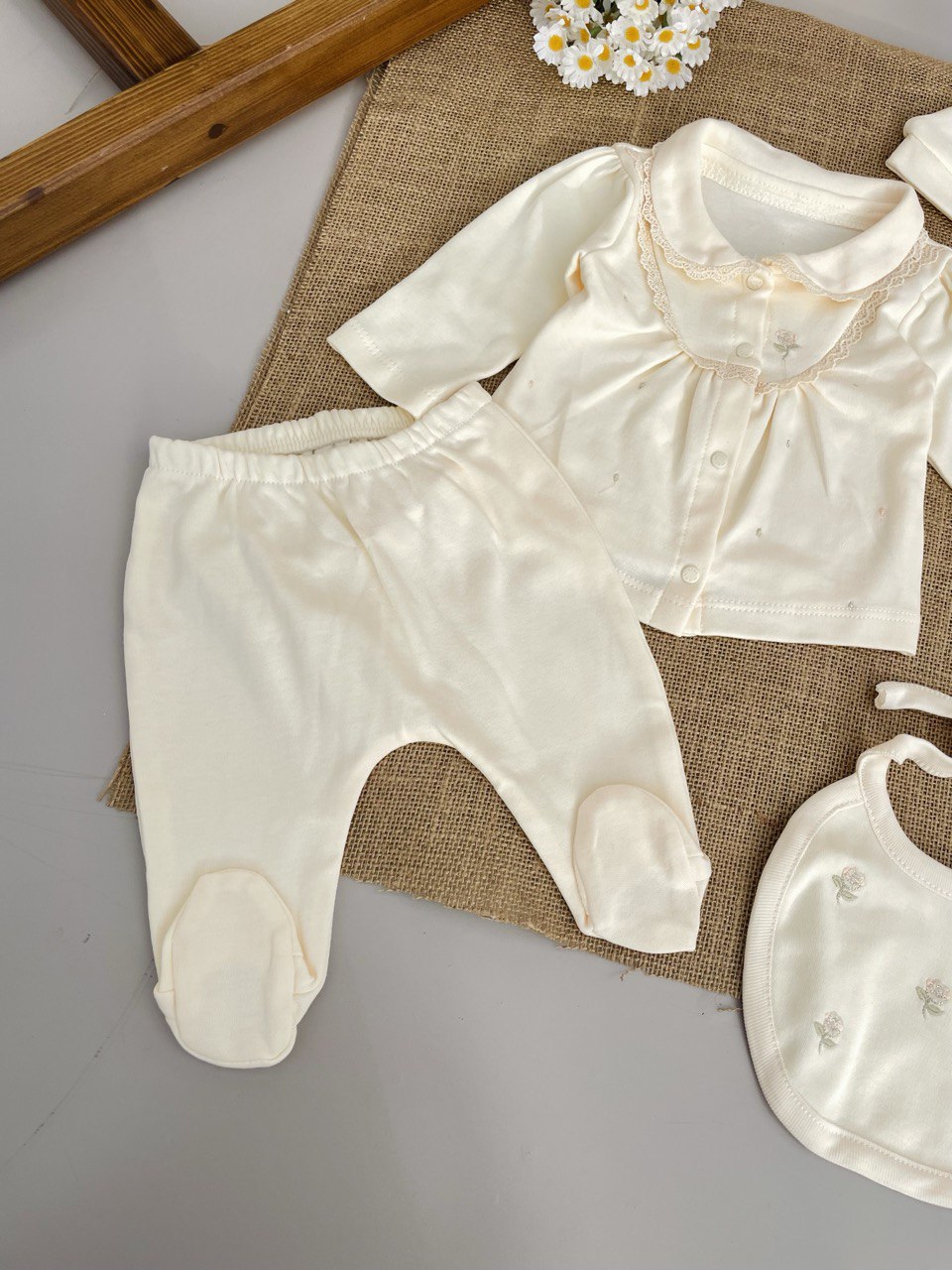 Beige Flowers 5 Pcs Set