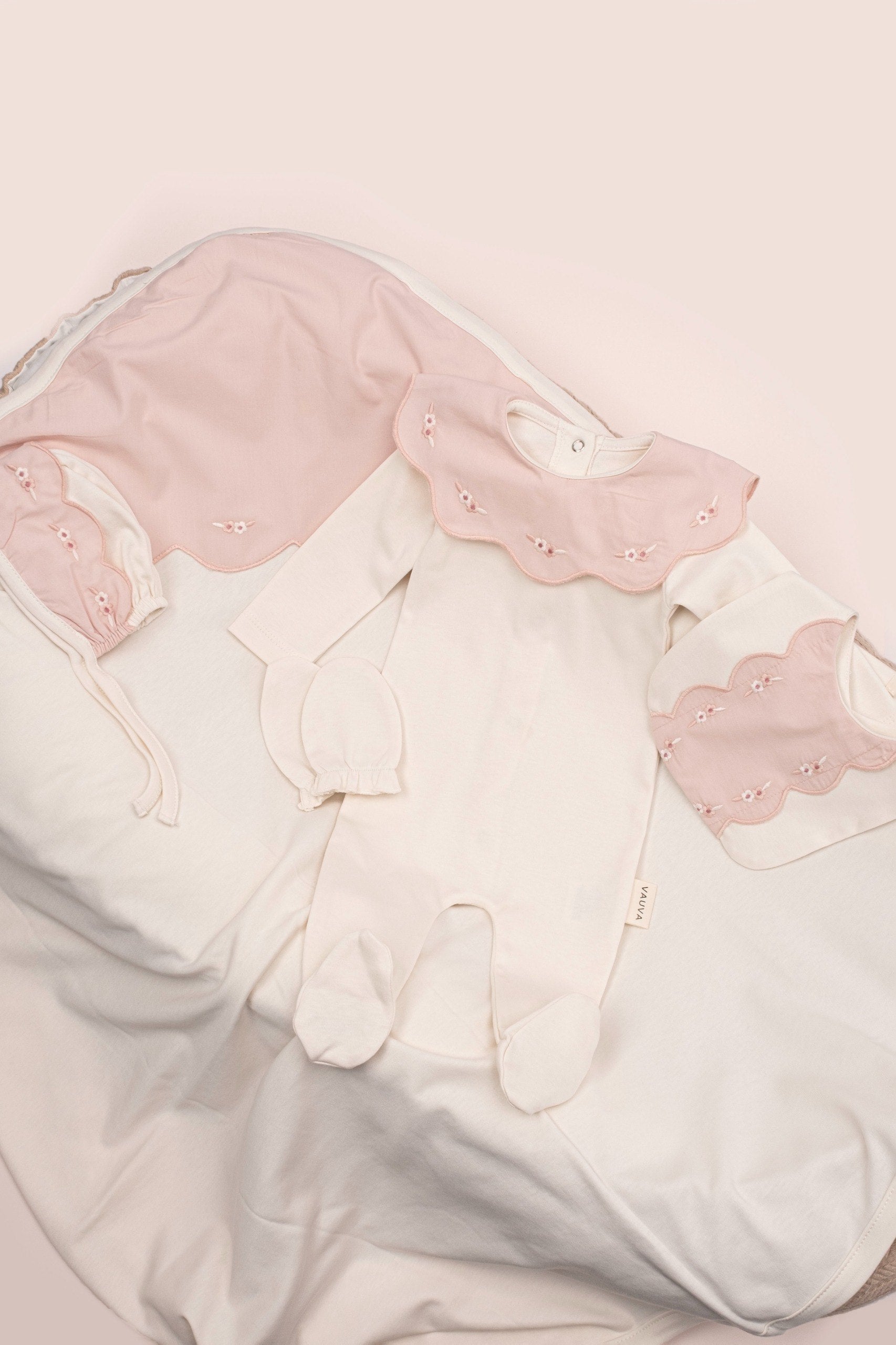 Cream Pink Flowers Hospital Set 4 Pcs