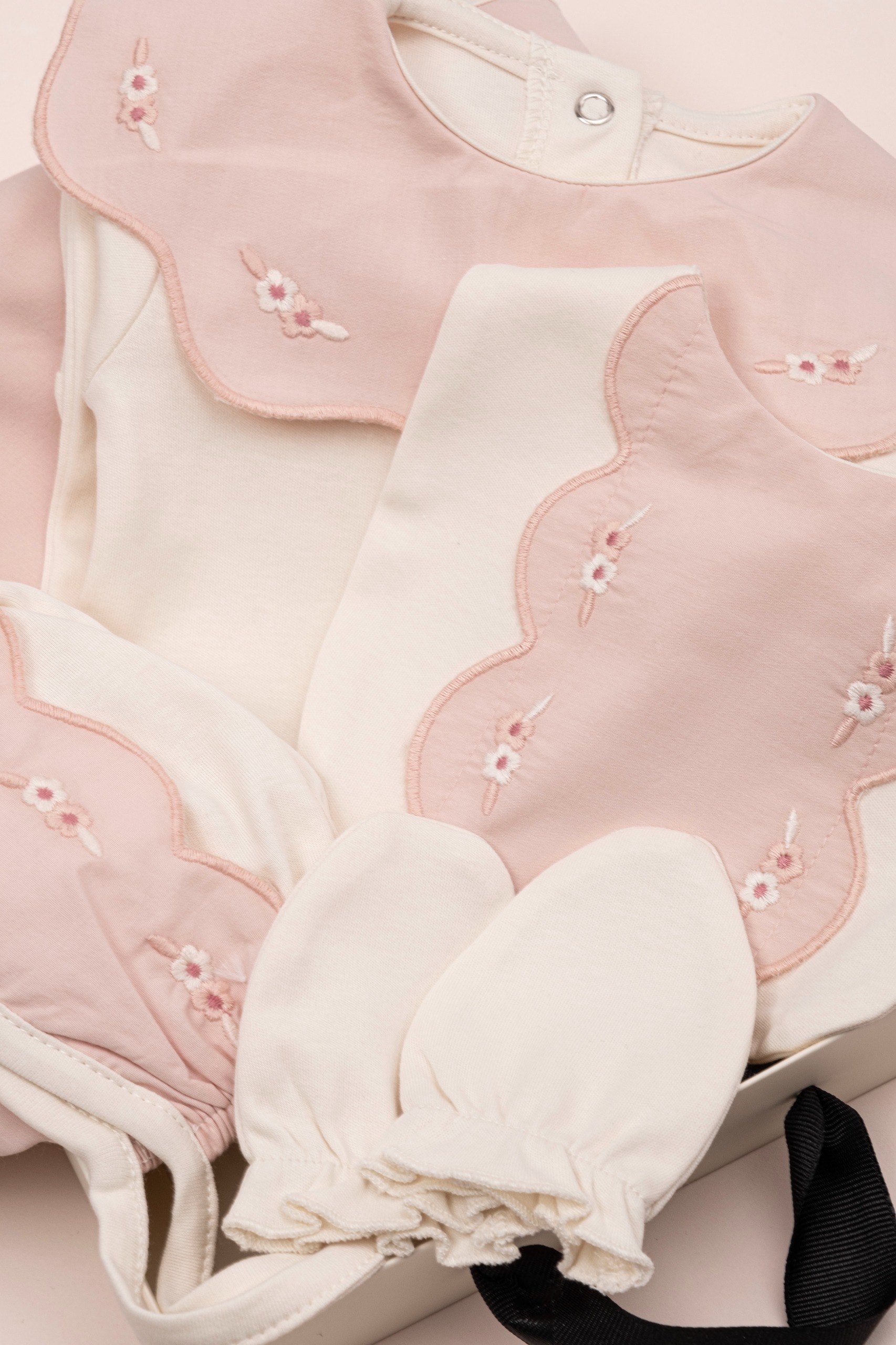Cream Pink Flowers Hospital Set 4 Pcs