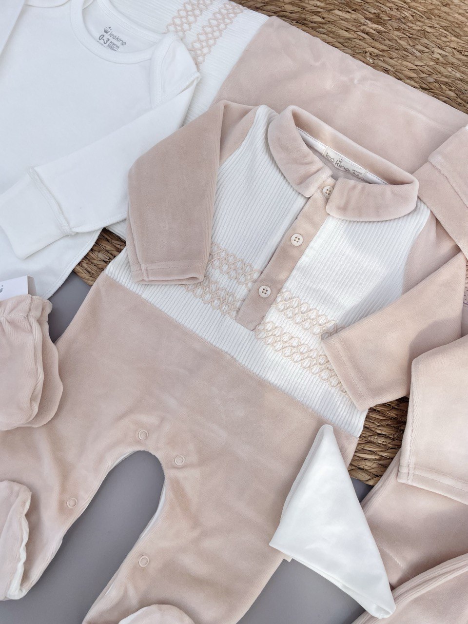 Beige And White Velvet 9 Pcs Hospital Set